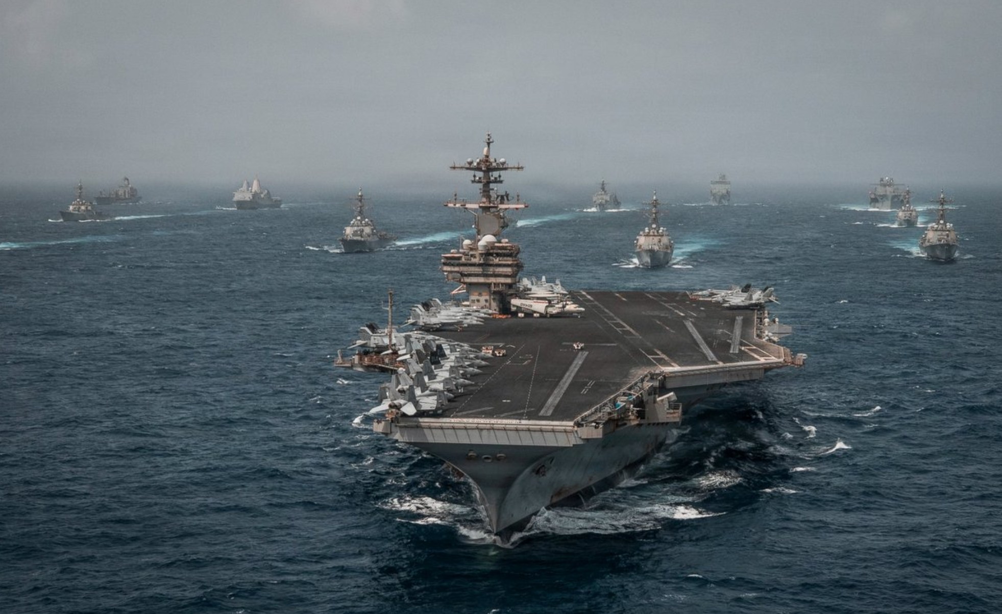 Авіаносець Військово-морських сил США в акваторії Близького Сходу
