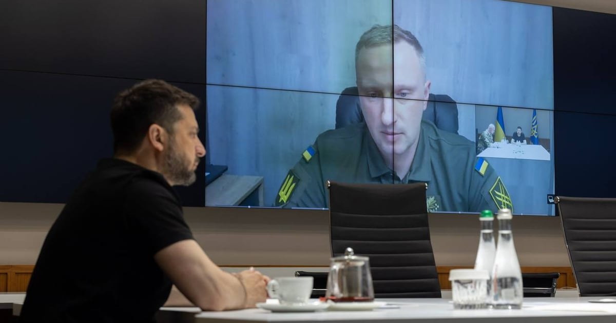 Володимир Зеленський під час розмови з командирами армійських корпусів і ДШВ 18 липня