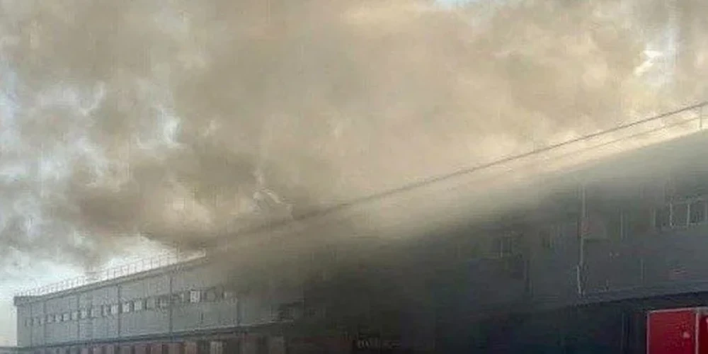 Пожежа на логістичному терміналі «Нової пошти» у Дніпровському районі Дніпра після російського удару