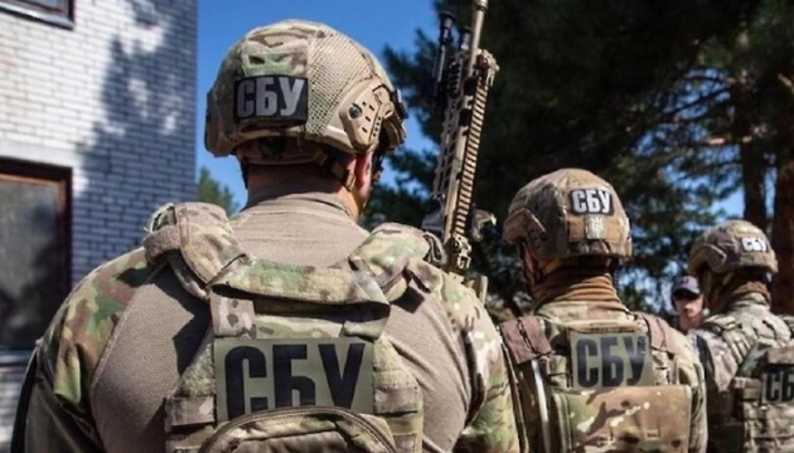 Вилучені під час обшуку компоненти для виготовлення саморобних вибухових пристроїв