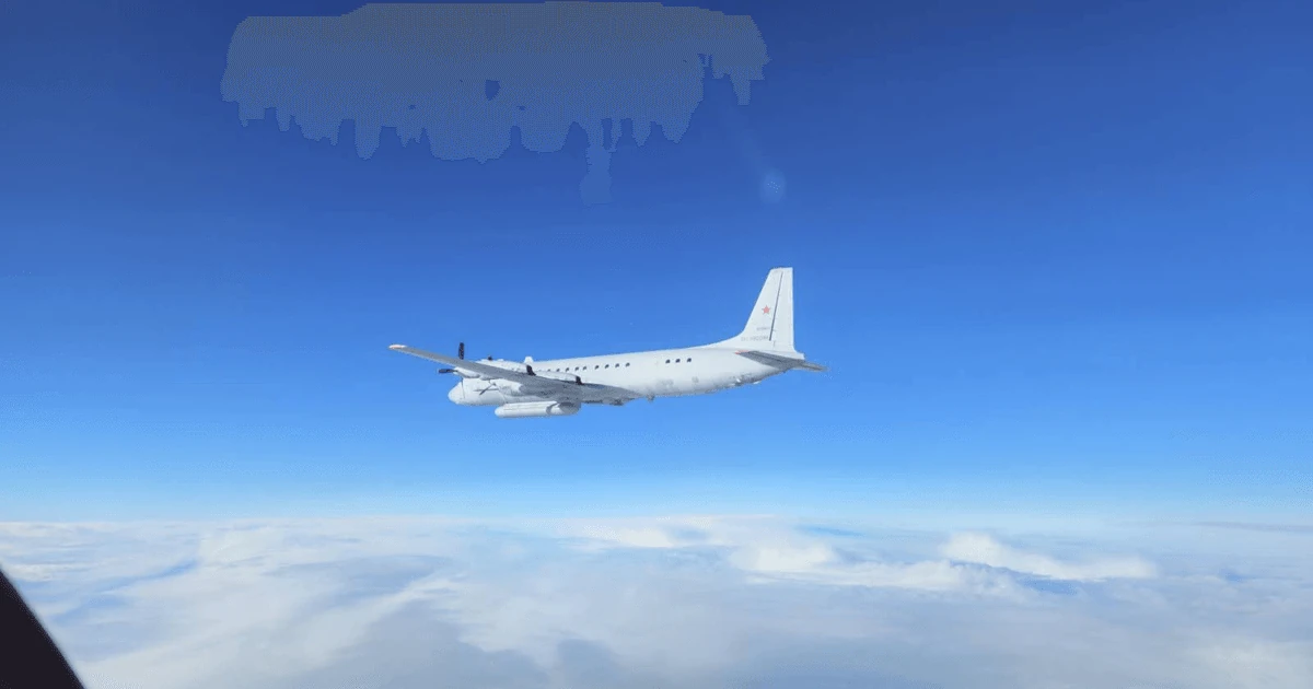Російський літак-розвідник Іл-20 над Балтійським морем, фото з X міністра Косіняка-Камиша