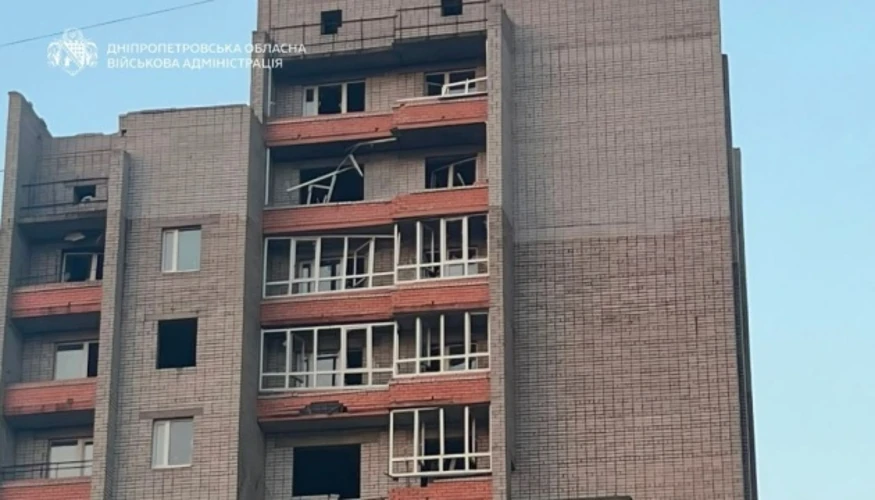Наслідки ударів на Дніпропетровщині: пошкоджені багатоповерхівки, приватний будинок, ліцей та магазин