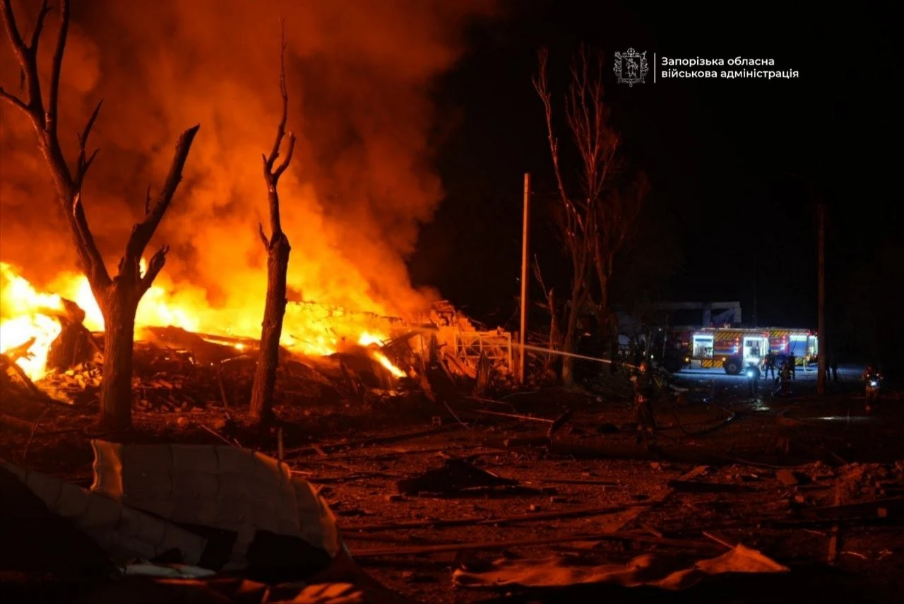 Наслідки комбінованого удару по Запоріжжю: пошкоджені будинки, пожежі, знеструмлення