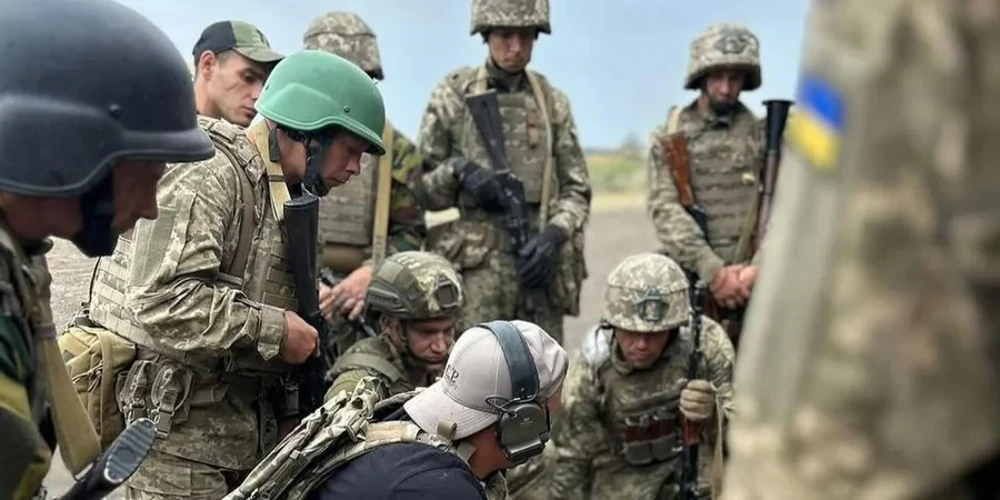 425-й штурмовий полк «Скеля» під оперативним керівництвом корпусу «Азов»
